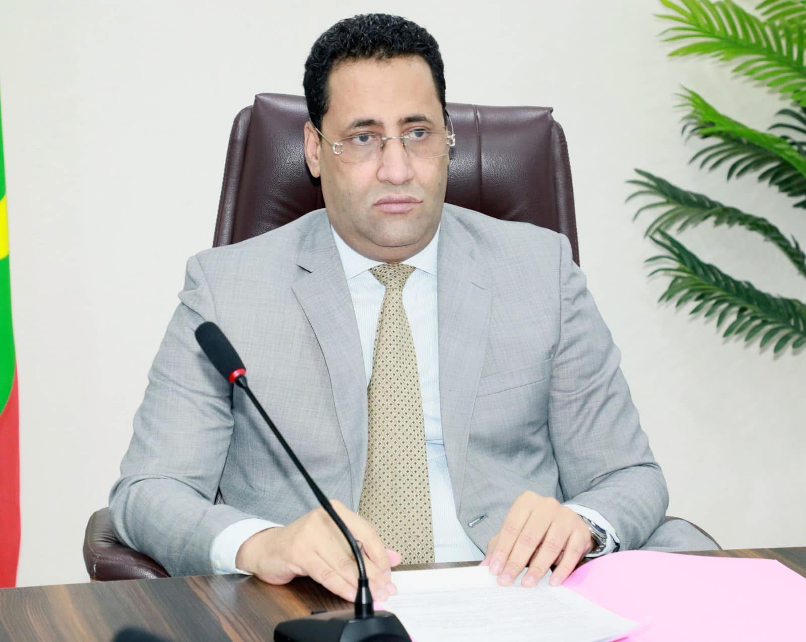 الوزير الأول يوجه باستكمال القانون الاستشفائي وتسريع رقمنة تسيير المستشفيات