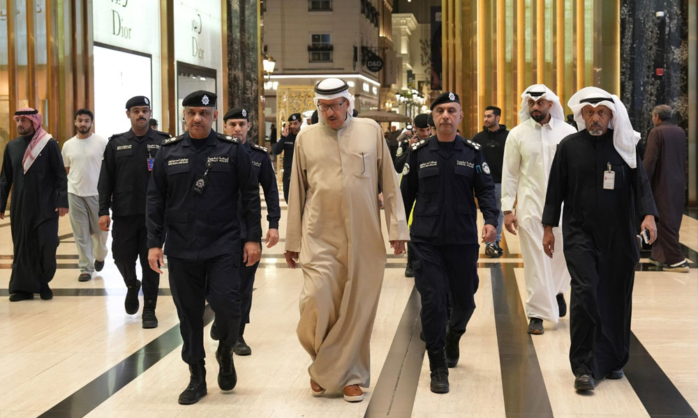 وكيل وزارة الداخلية يتفقد عددا من المجمعات التجارية للوقوف على خطط الدفاع المدني وإجراءات الطوارئ