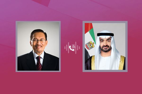 محمد بن زايد ورئيس وزراء ماليزيا يبحثان تطورات المنطقة