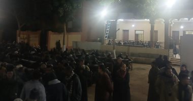 أهالى قنا يستعدون لتشييع جثمان فهمى عمر شيخ الإذاعيين