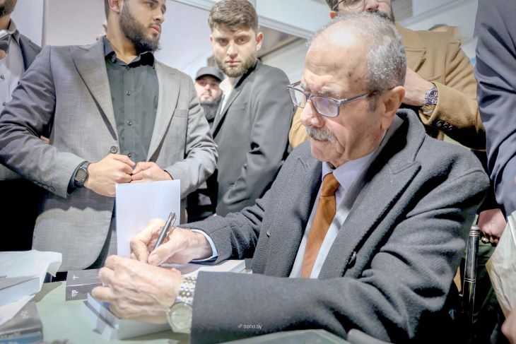 والد الرئيس السوري ينتقد رفع أسعار المشتقات النفطية