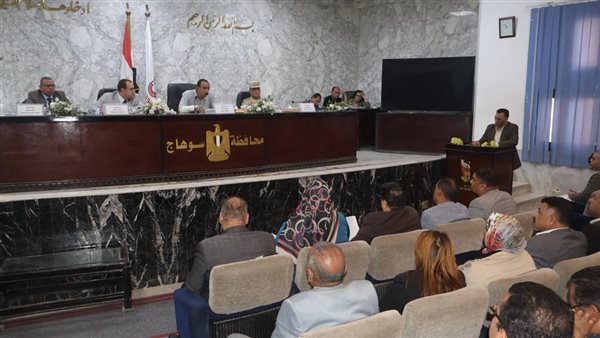 محافظ سوهاج يترأس اجتماع المجلس التنفيذي لمتابعة ملفات التقنين والتصالحات وإزالة التعديات