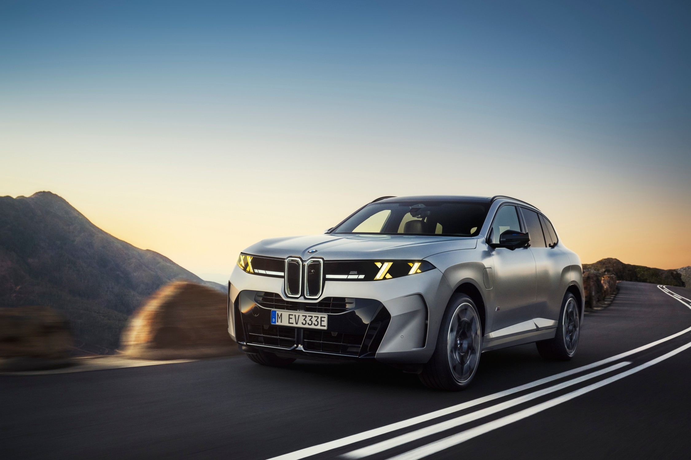 الجيل الخامس من BMW X5 يرتقي بمعايير سيارات الأنشطة الرياضية الفاخرة بتصميم جديد وخيارات دفع غير مسبوقة