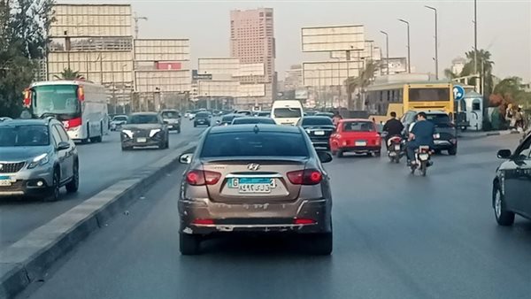 حالة المرور اليوم في القاهرة والجيزة والقليوبية، انسيابية نسبية وتحذير من الكثافات المتغيرة