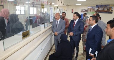 محافظ السويس يجرى جولة تفقدية داخل المركز التكنولوجي بحي عتاقة