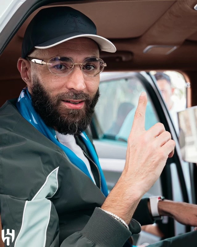 عالج الضامة 4 مرات.. هل إصابة «بنزيما» مزمنة؟