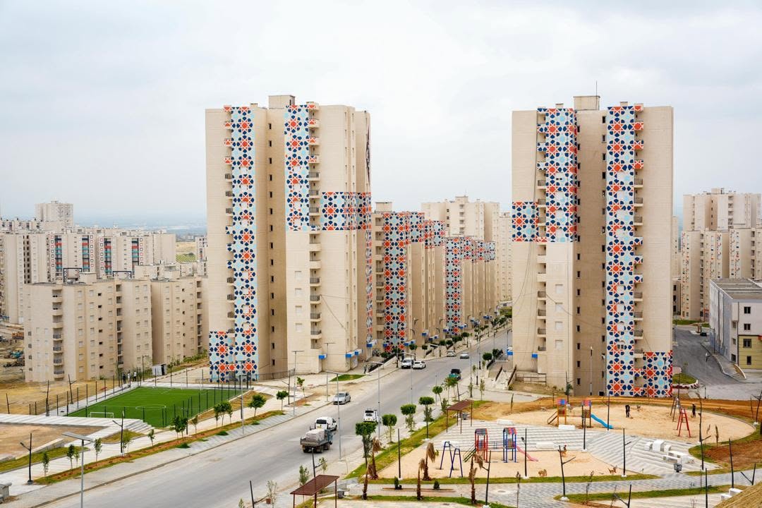 بلعريبي يعاين مشروع 10507 مسكن "عدل" في الرحمانية (صور)