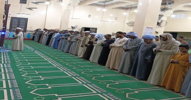 آخر أيام المغفرة.. صلاة التراويح من الجامع العتيق بأسوان