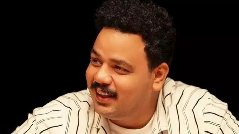 رامز جلال عن مصطفى غريب: شنبه زي جناحات الطيارة