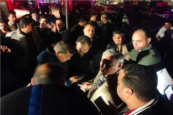 محافظ دمياط يتابع اخر تطورات حريق أحد المولات التجارية بدمياط الجديدة