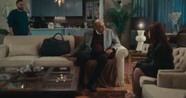 مسلسل اللون الأزرق الحلقة 11.. والد آمنة يزور منزلها ويقيم معها