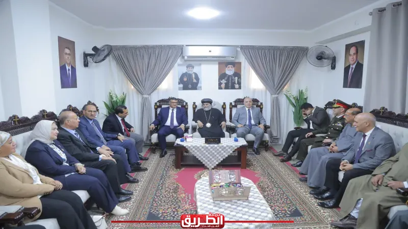 محافظ قنا ومدير الأمن يهنئان الأنبا بضابا أسقف نجع حمادي وتوابعها بعيد القيامة المجيد