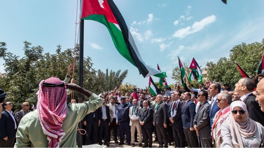 الحياري: علمنا خلاصة وطن وتاريخ تضحيات وإرادة لا تعرف التراجع