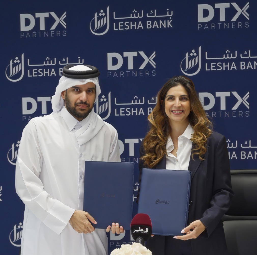 ‫ بنك لشا وشركة دي تي إكس يوقعان اتفاقية تعاون لتعزيز الاستثمارات التكنولوجية