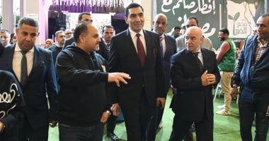 وزير الشباب والرياضة يشارك فى إفطار الخيمة الرمضانية لـ مؤسسة مصر الخير