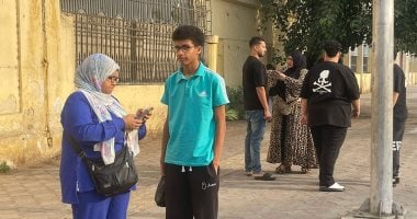 الأمهات سند أبنائهن أمام لجان الثانوية العامة بالجيزة