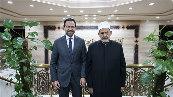 شيخ الأزهر يهنئ المستشار محمد عبد السلام لحصوله على وسام الصداقة من كازاخستان