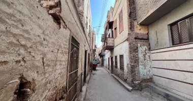 هنا بدأت الحكاية.. شارع سفينة فى قنا يوثق رحلة رائدة تعليم الفتيات