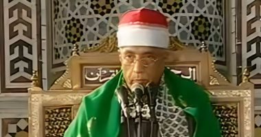 "كنوز منسية" الشيخ عبد الله أحمد طُبل.. من عامل محلج قطن لمقرئ كبير للقرآن الكريم.. تقدم للالتحاق بالإذاعة بعد نصيحة العلامة محمود برانق والشيخ عثمان الشبراوي.. كرَّمه رئيس جمهورية المالديف عام 2000..