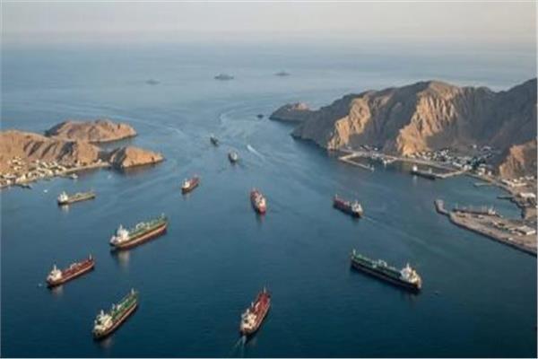 طهران تُعلن: أمن مضيق هرمز بيد إيران وعُمان