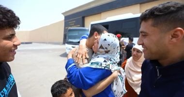 دموع الحرية فى عيد سيناء.. 602 نزيل يغادرون مراكز التأهيل إلى أحضان أسرهم بقرار رئاسى.. زغاريد وأحضان على بوابات الإصلاح.. المفرج عنهم: الرئيس السيسى منحنا فرصة جديدة فى الحياة ولم شملنا مع أسرنا
