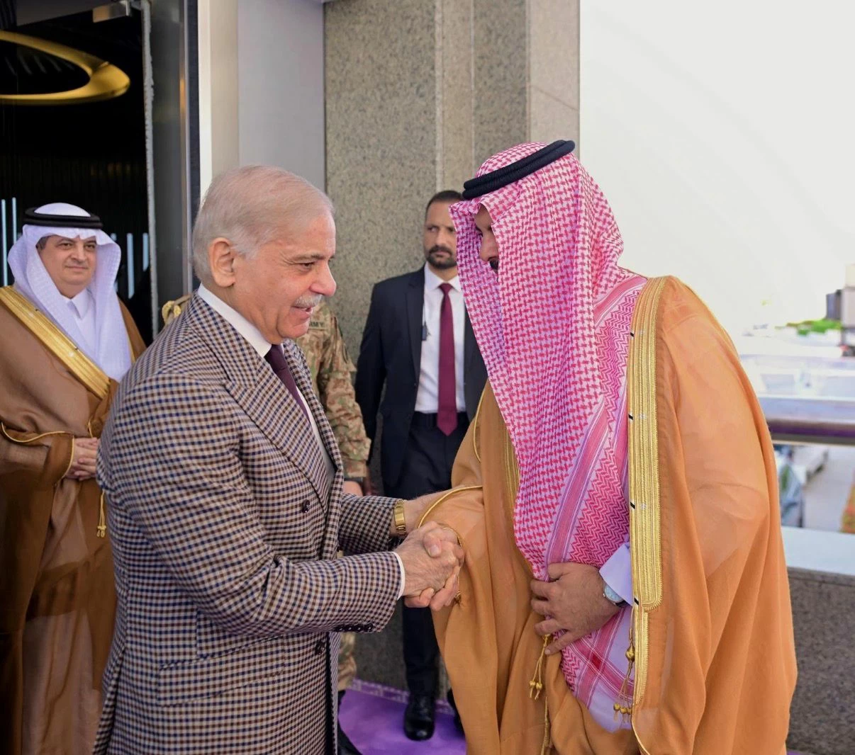 رئيس وزراء جمهورية باكستان الإسلامية يصل جدة