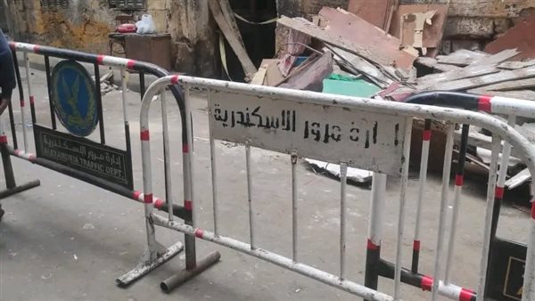 مصرع ثلاثة أشخاص ونجاة آخرين في انهيار سقف حجرة بعقار في منطقة محرم بك
