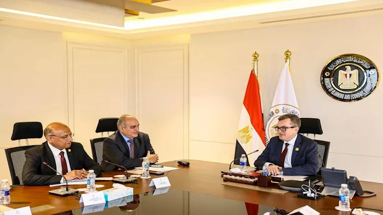 وزير التخطيط يبحث مستجدات تطبيق "موازنة البرامج والأداء"