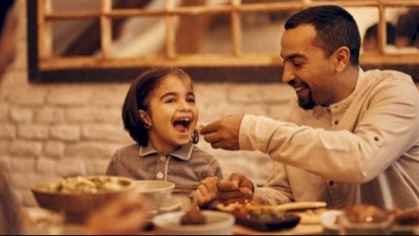 القومي للبحوث يحذر: الضغط على الطفل لإتمام الصيام الكامل يضر نموه (فيديو)