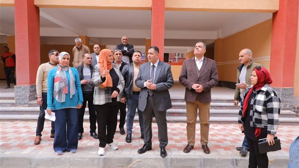 محافظ دمياط يتفقد مدرسة الشعراء الجديدة ويوجه بزيادة الفصول لتقليل الكثافة الطلابية