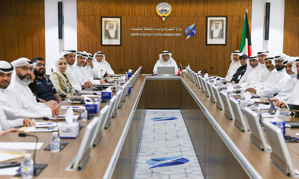 وزير الكهرباء يبحث مع قيادات الوزارة مؤشرات أداء فرق الطوارئ لشهر يونيو الماضي