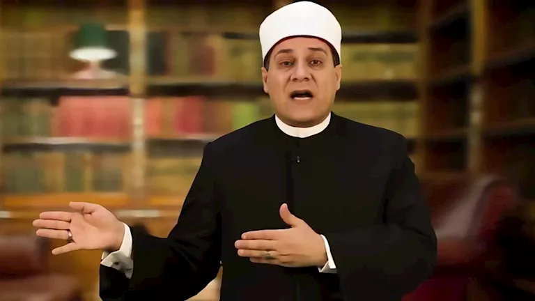 بسبب ياسمين عز.. "الأوقاف" تستدعي مظهر شاهين للتحقيق