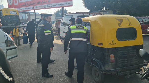 مصادرة 150 توك توك في حملة مرورية بمحاور وميادين الجيزة