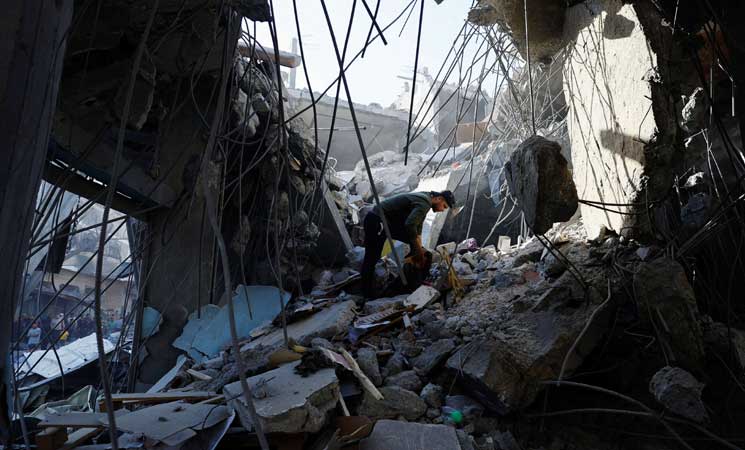 إصابة فلسطينيين اثنين بإلقاء مسيرة إسرائيلية قنبلة شمالي غزة