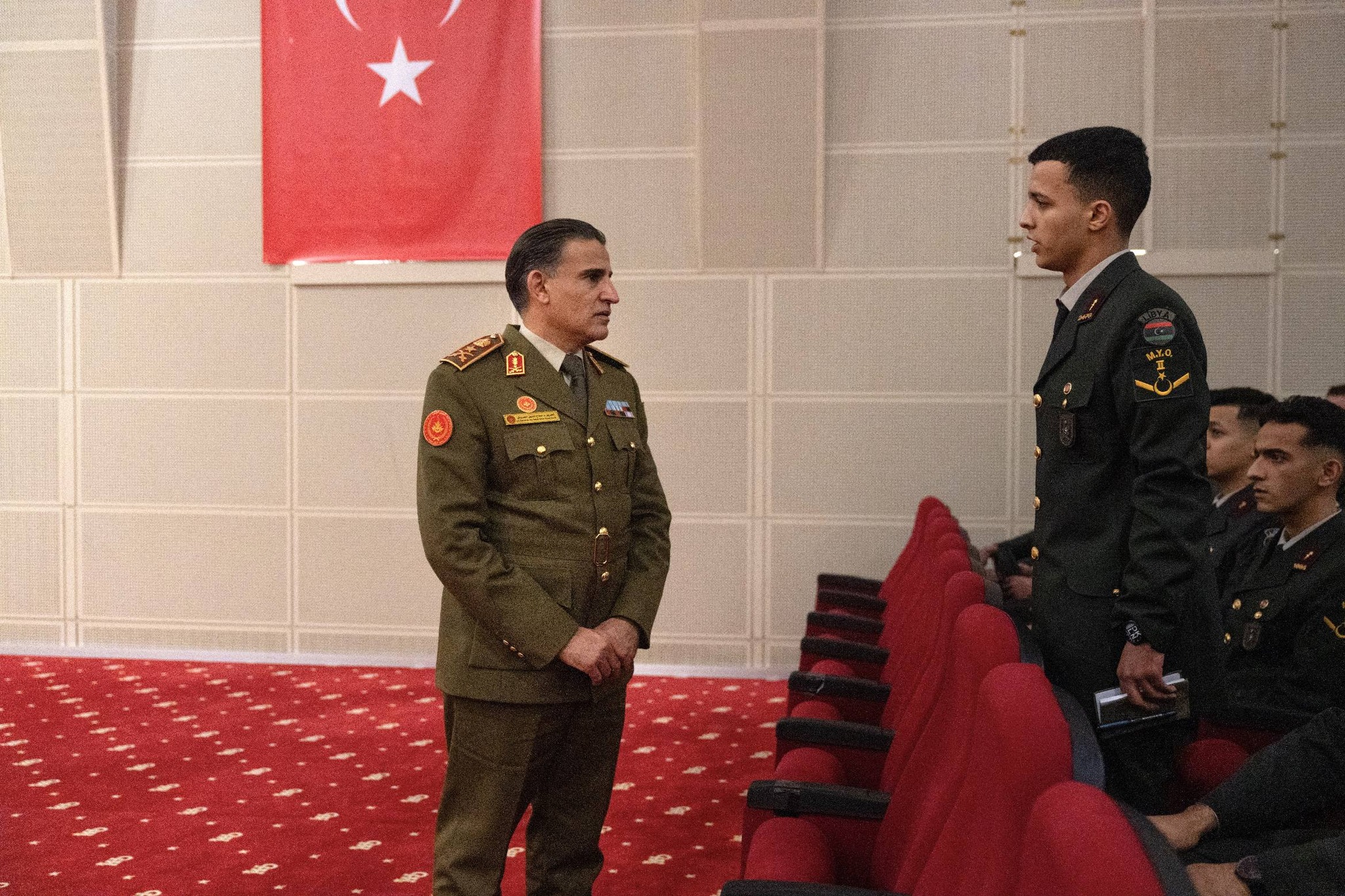 رئيس الأركان يتفقد الطلبة الموفدين بالكلية الحربية في أنقرة