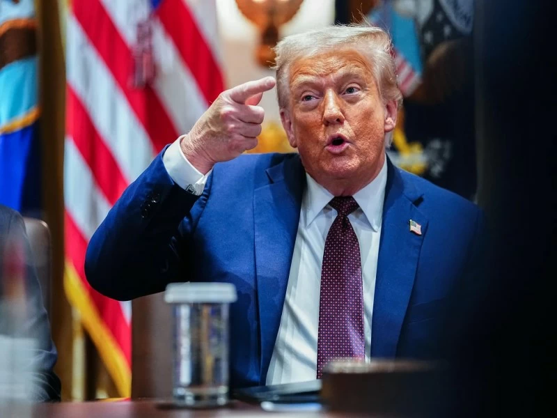 حرب تجارية جديدة.. ترمب يرفع الرسوم إلى 15% مؤقتاً لـ 150 يوماً