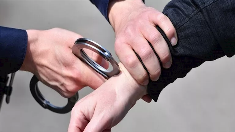 لهو الأطفال يشعل معركة بالجيزة.. لودر يهدم منزلاً بمنشأة القناطر
