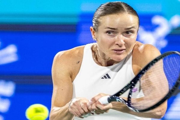 بيجولا تحسم لقب دبي للتنس بتغلبها على سفيتولينا