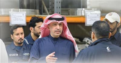 وزير التجارة يتفقد منطقة الشعيبة الصناعية لتعزيز استمرارية العمل في الظروف الاستثنائية