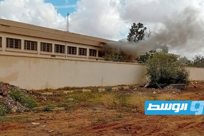 اندلاع حريق داخل محطة كهرباء مطار طرابلس الدولي