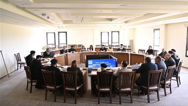 البابا تواضروس يناقش مقترحات تطوير المعاهد الكنسية