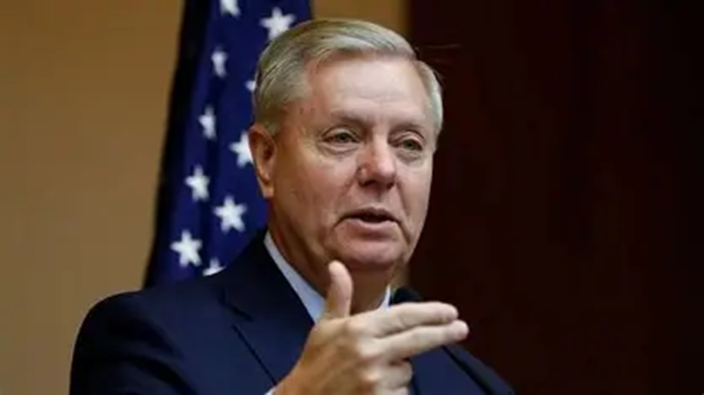 عشية زيارته للرياض.. ليندسي غراهام يهاجم السعودية بسبب الإمارات ورفضها اتفاقيات التطبيع مع “إسرائيل”