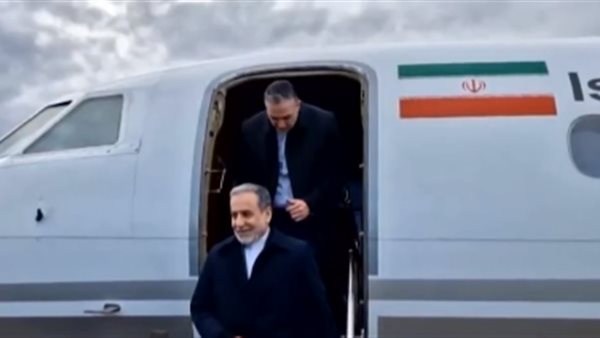 وزير الخارجية الإيراني يصل روسيا للقاء بوتين لمناقشة تطورات الحرب (فيديو)