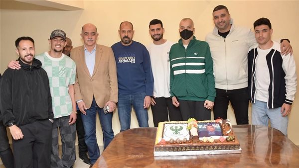بعد عودته من رحلته العلاجية، النحاس ووفد من المصري يزور ياسر يحيى (صور)