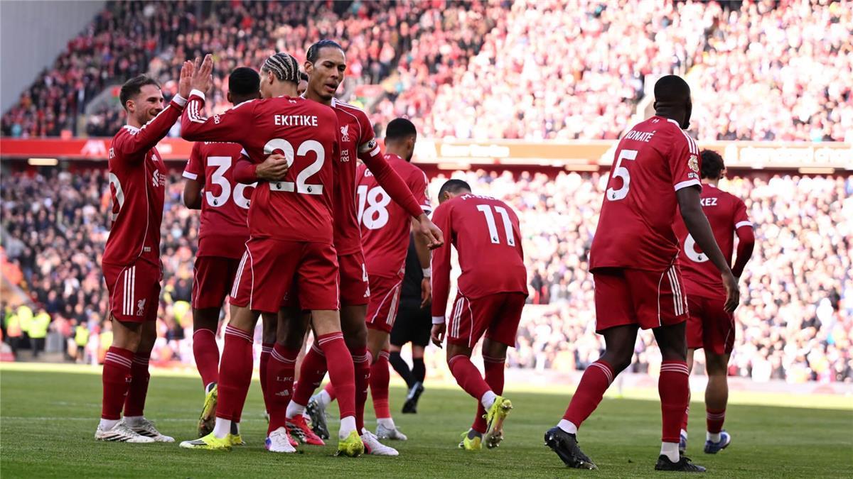 لاعب ليفربول: ميسي ومبابي ونيمار أصحاب الفضل في تطوري