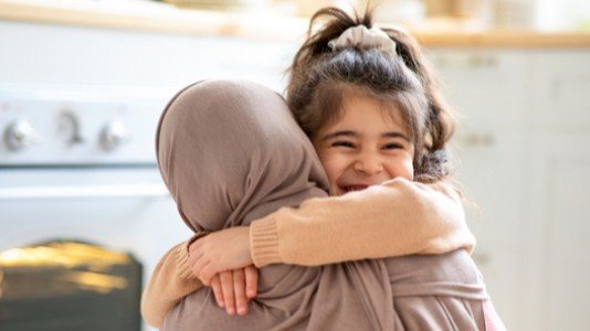 خبير أسري: التربية الإيجابية لا تعني ترك الأبناء يفعلون ما يشاؤون