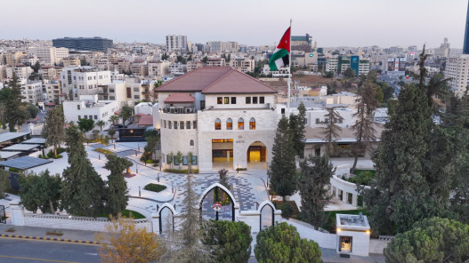 تأخير بدء ساعات الدَّوام الرَّسمي خلال الأيام التي تقام فيها مباريات المنتخب الوطني في بطولة كأس العالم إلى السَّاعة العاشرة صباحاً