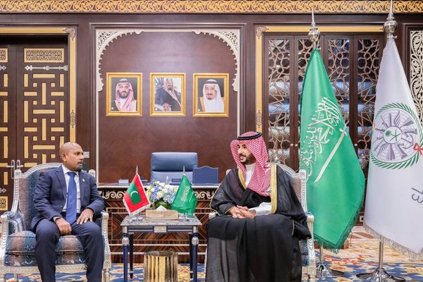 وزير الدفاع يلتقي وزير الدفاع والخدمة الوطنية بجمهورية المالديف
