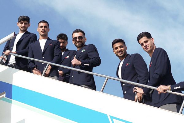 منتخب إيران يغادر إلى المكسيك مع اندلاع أزمة حول التأشيرات الأميركية