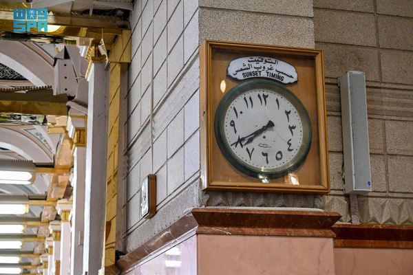 التوقيت الزوالي في المسجد النبوي.. امتداد تاريخي لعناية المسلمين بالمواقيت